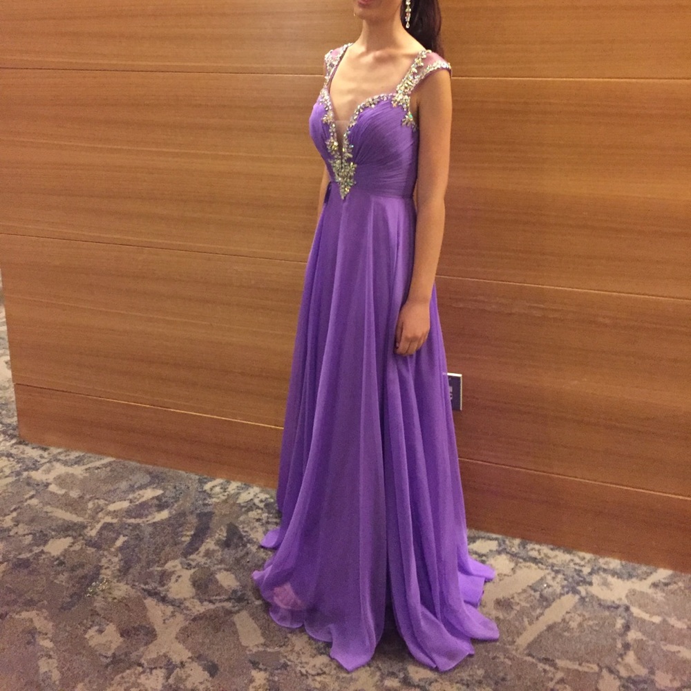 💜Deep lavender pageant gown 💜